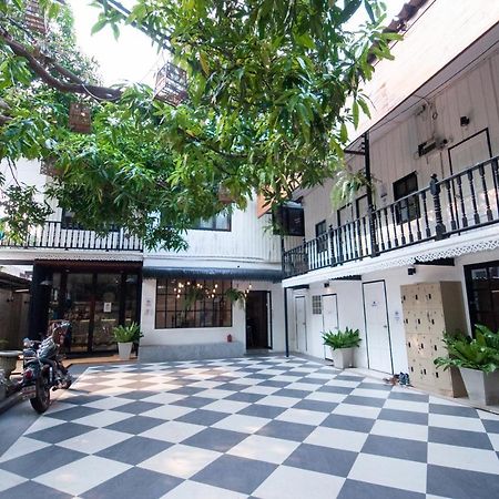 The Hidden House Albergue Bangkok Exterior foto