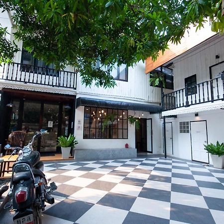 The Hidden House Albergue Bangkok Exterior foto