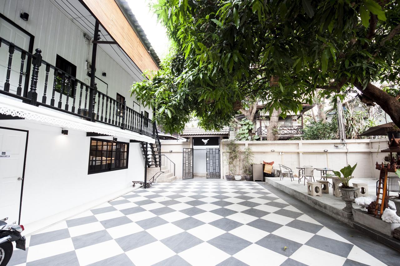 The Hidden House Albergue Bangkok Exterior foto