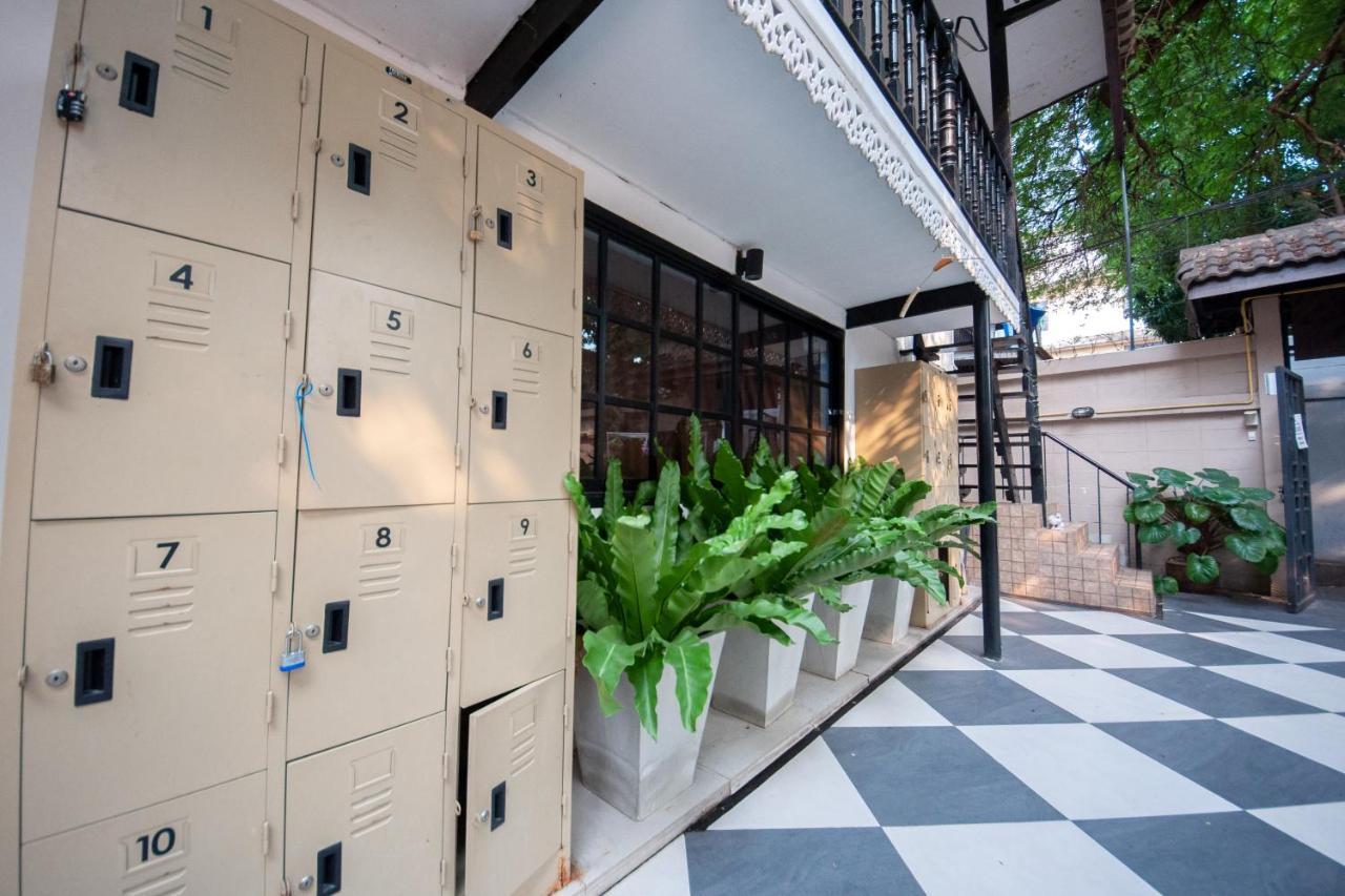 The Hidden House Albergue Bangkok Exterior foto