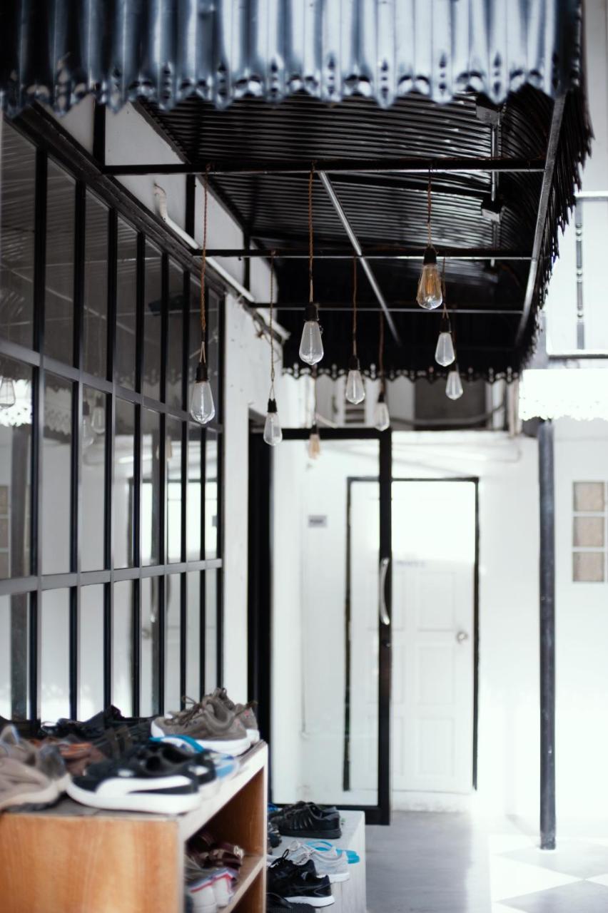 The Hidden House Albergue Bangkok Exterior foto