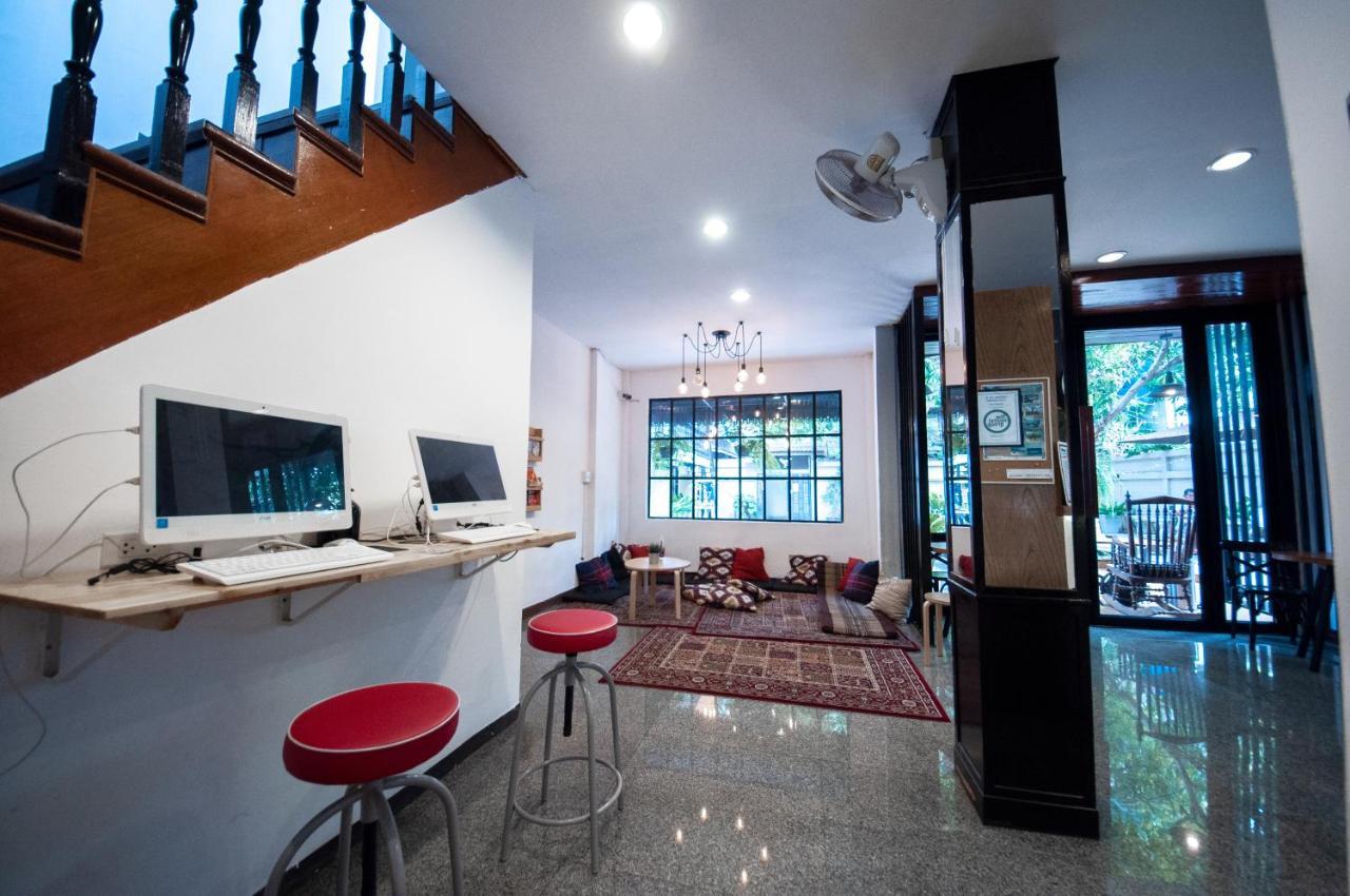 The Hidden House Albergue Bangkok Exterior foto