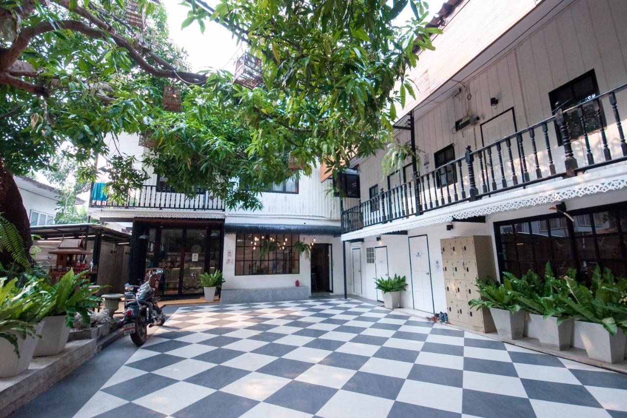 The Hidden House Albergue Bangkok Exterior foto
