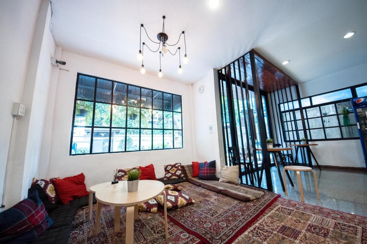 The Hidden House Albergue Bangkok Exterior foto