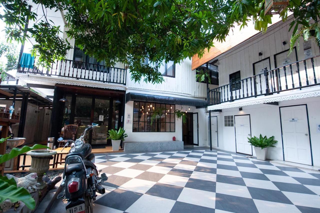 The Hidden House Albergue Bangkok Exterior foto