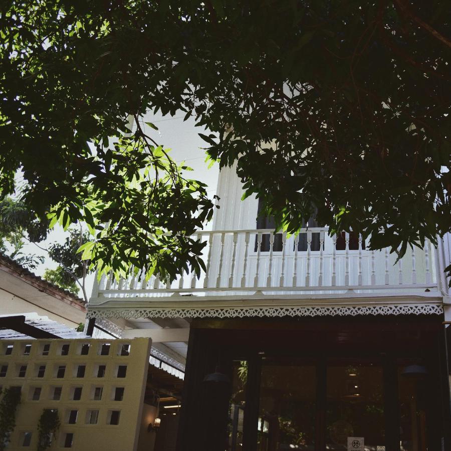 The Hidden House Albergue Bangkok Exterior foto