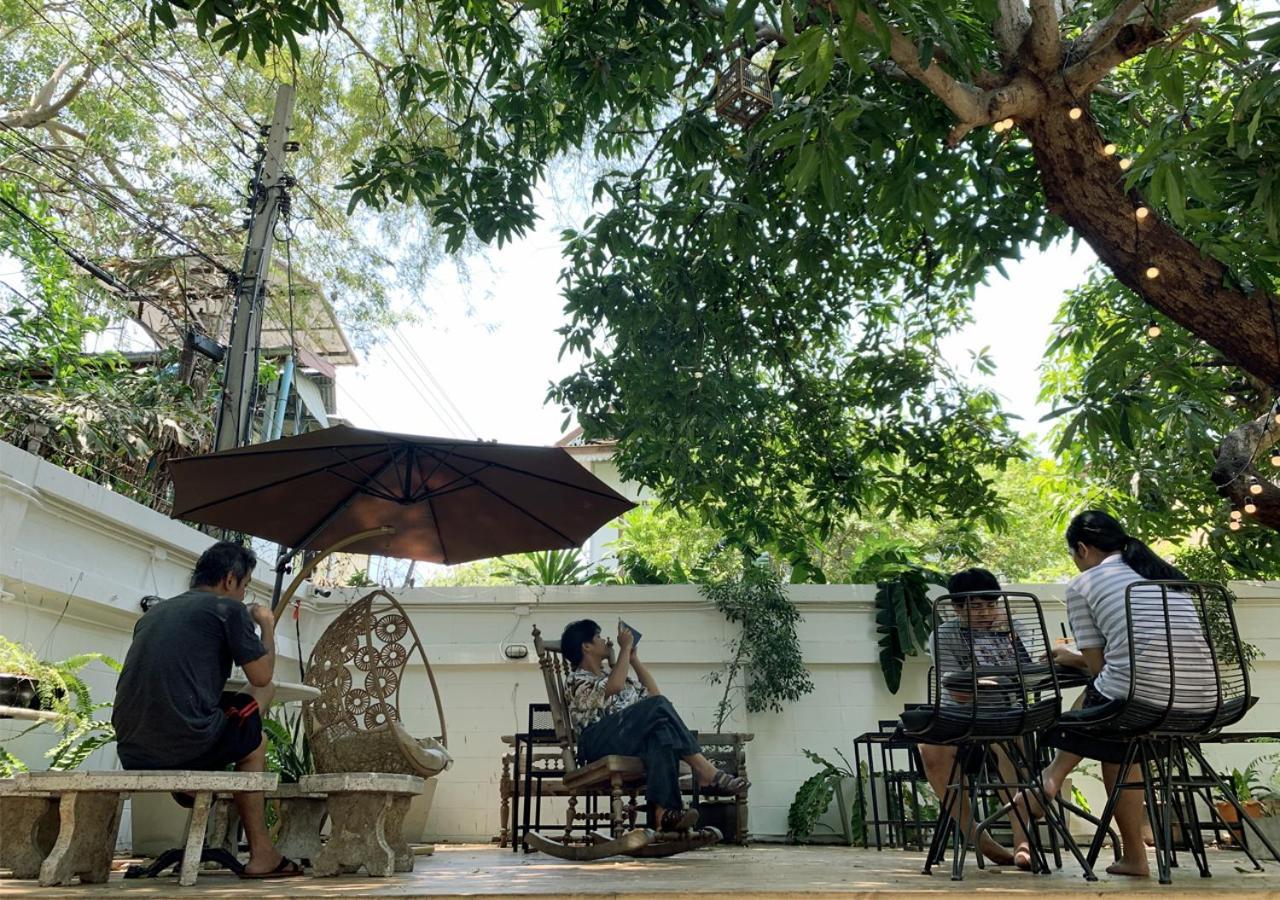 The Hidden House Albergue Bangkok Exterior foto